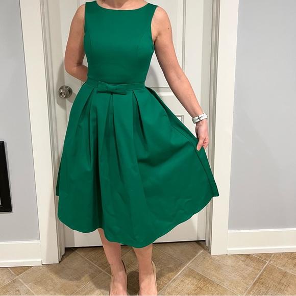 Green Dress - Picture 3 of 4